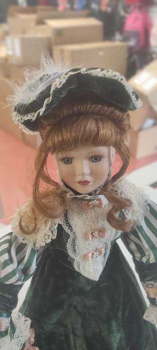 Стилна,красива ретро порцеланова кукла!