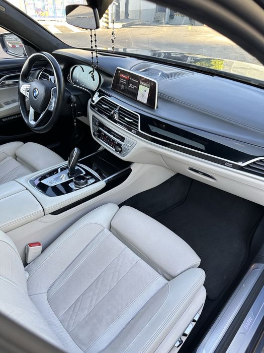 BMW Seria 7 / G12 / 750Ld/ 400cp / Panoramic Sky/ Night vision/ B&W