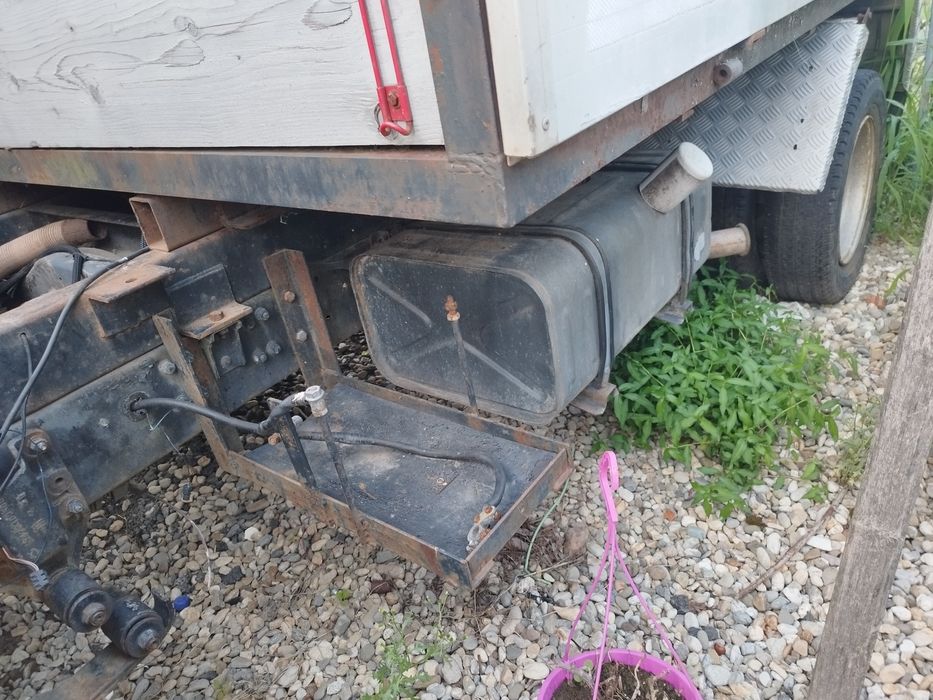 Vând Nisan /dezmembrez și cutie viteză motor 4000