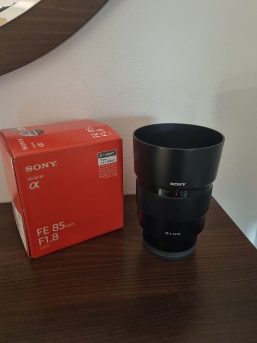 Vând obiectiv Sony 85 1.8