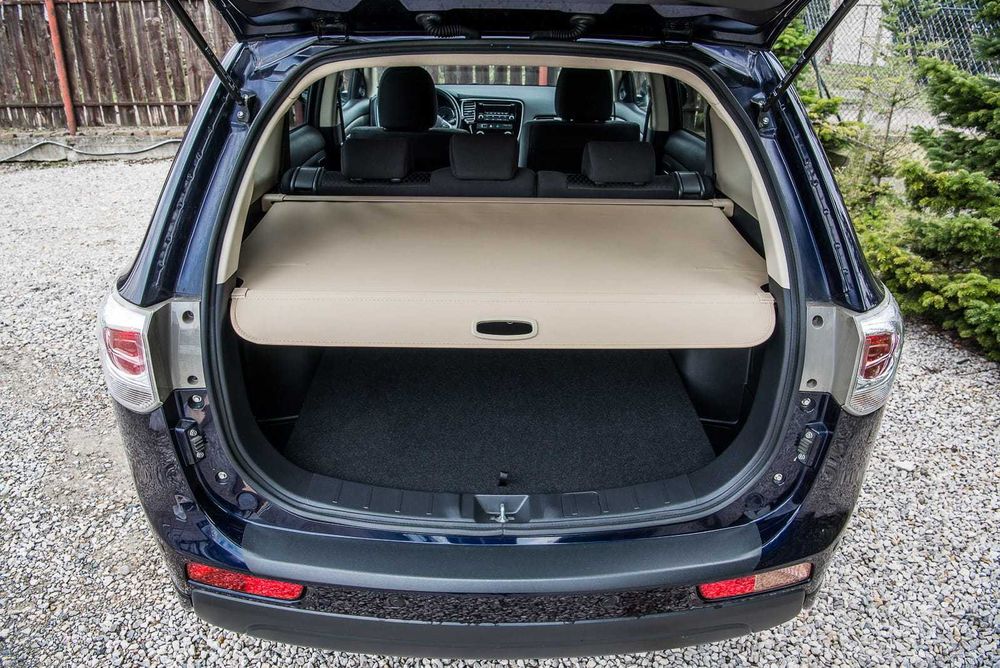 Щора за багажник Mitsubishi Outlander III 2012–2021 – бежова