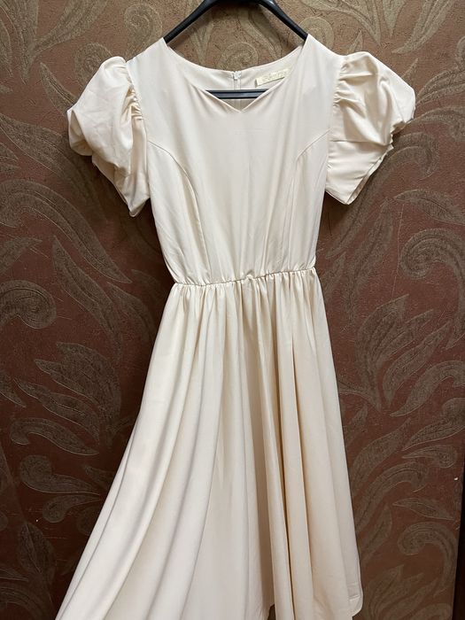 Платье отдам 5000