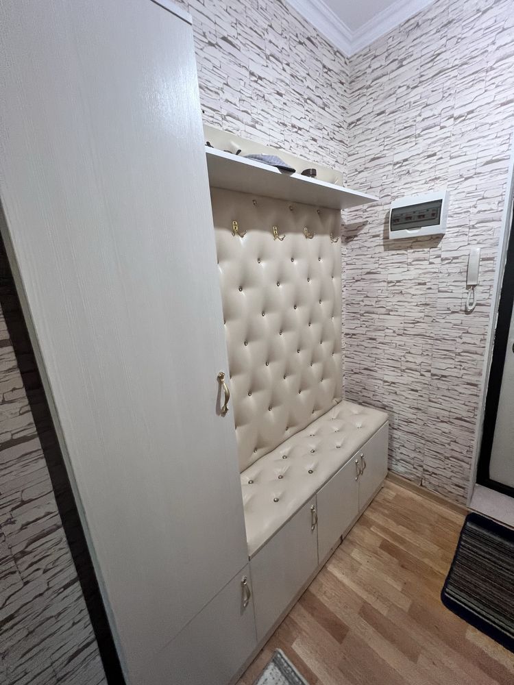 Срочно продам Шкаф для прихожей