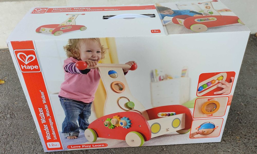 Дървена проходилка за бебе Hape Wonder Walker
