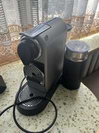 Nespresso машина за кафе с капсули плюс уред за пяна