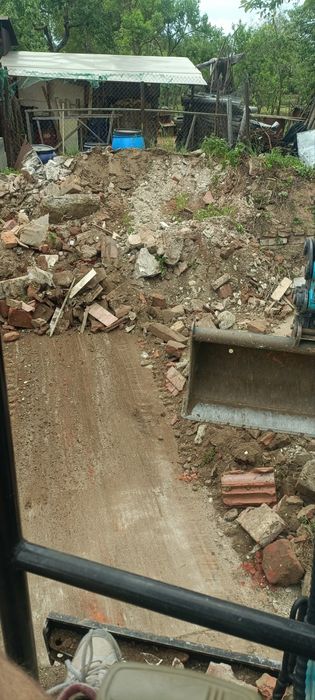 Servicii Excavator+Transport Materiale / Deșeuri etc...