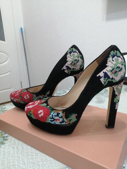 Туфли женские на   каблуках