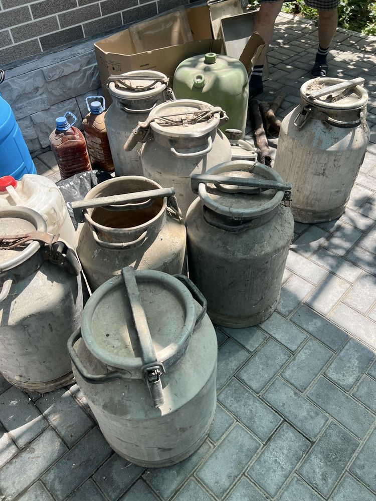 В наличии 9 шт Продам фляги 40 л из под меда в хорошем состоянии