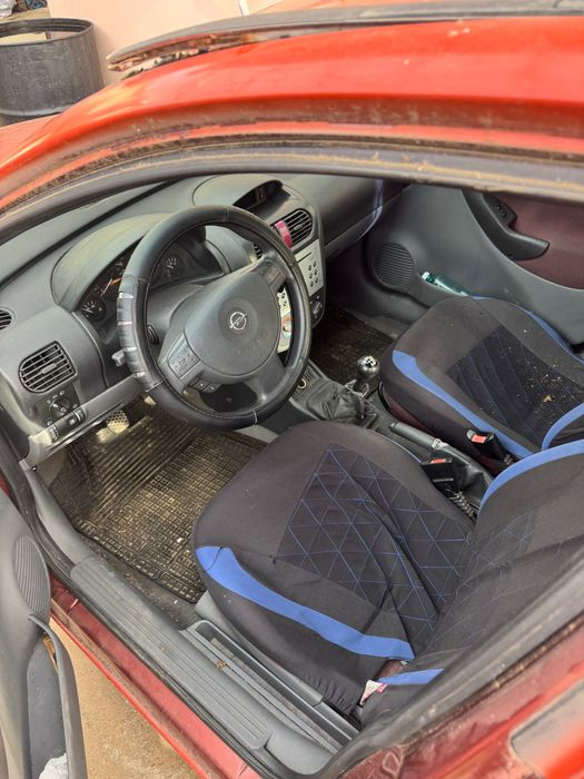 Se vinde intreaga sau se dezmembrează Opel corsa 2001