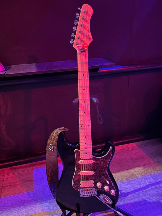 Электрогитара Sqoe