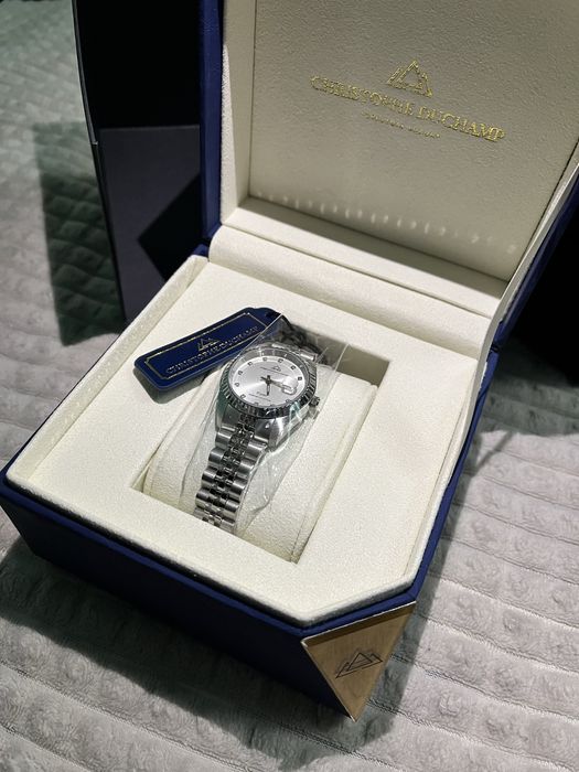 Дамски часовник.