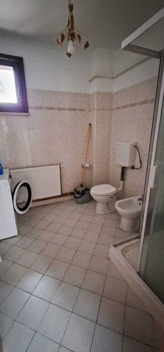 Casă de închiriat în Micălaca, 3 dormitoare, living, bucatarie, 2 băi