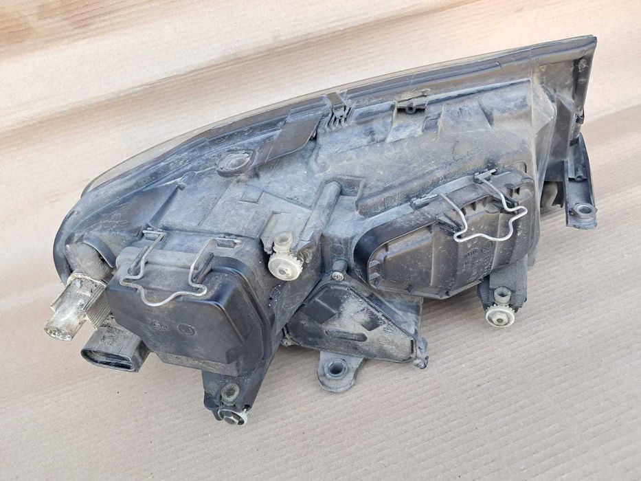Skoda Superb, parbriz, far stanga, din dezmembrari auto