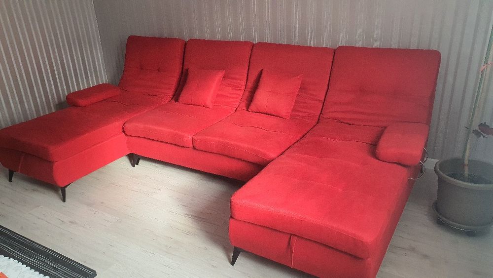 Canapea extensibilă cu spațiu de depozitare