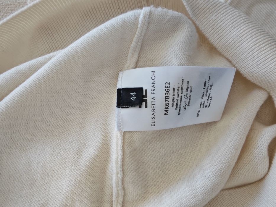 Elisabetta Francni пуловер размер 44 на марката.