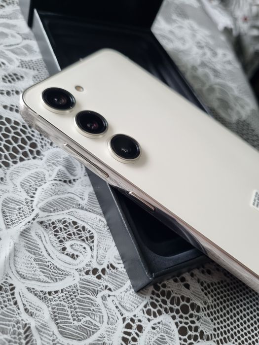 Бял Samsung Galaxy S23 256 GB - Без забележка