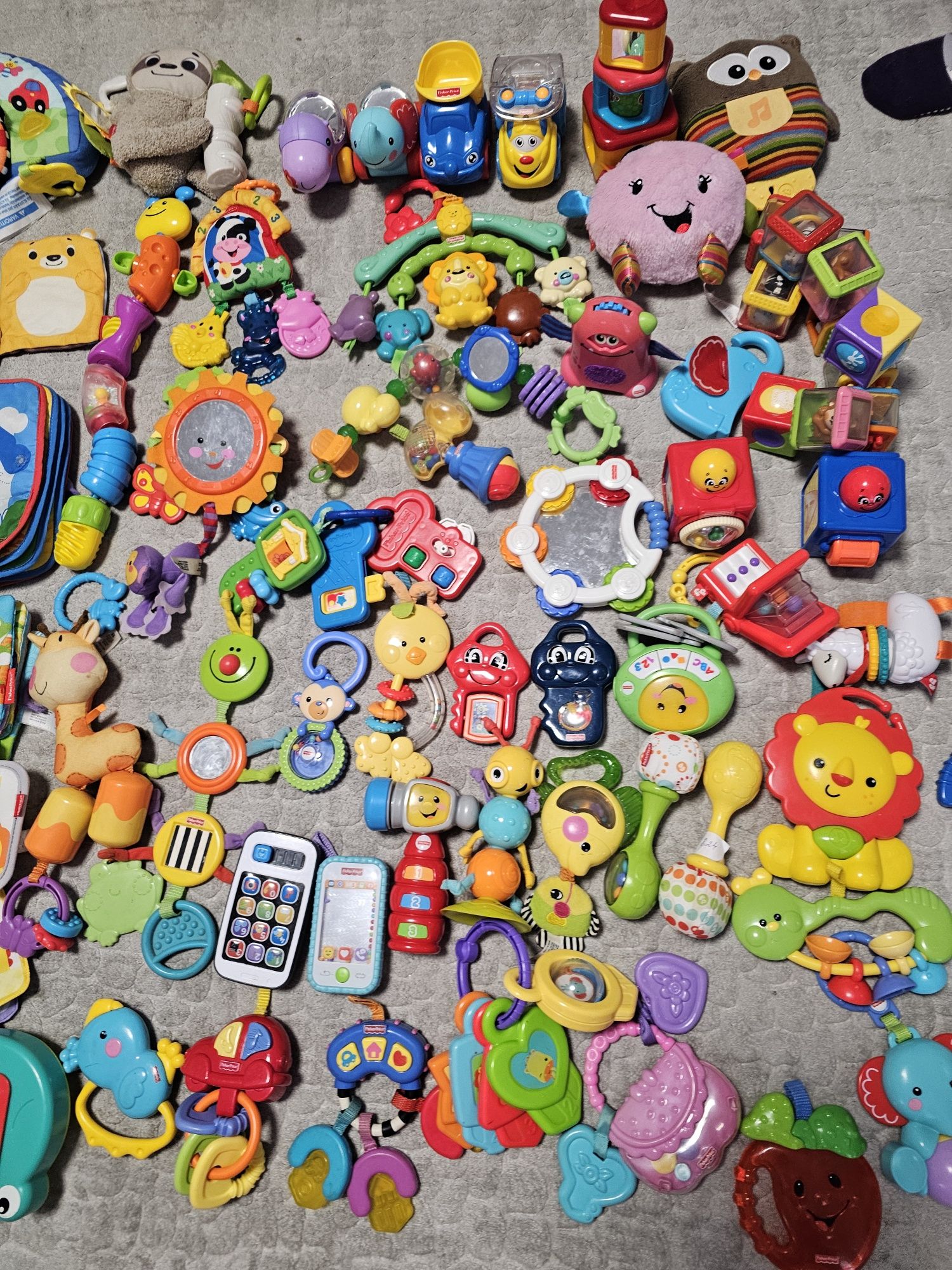 Лот бебешки детски дрънкалки,залъгалки,гризалки Fisher price