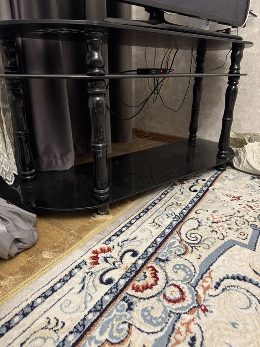 Продам Тумбу стекло