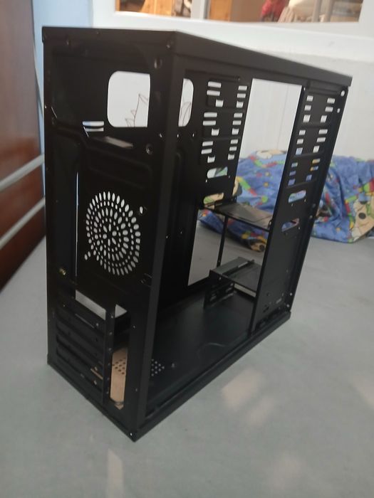 Carcasa pc  in stare bună