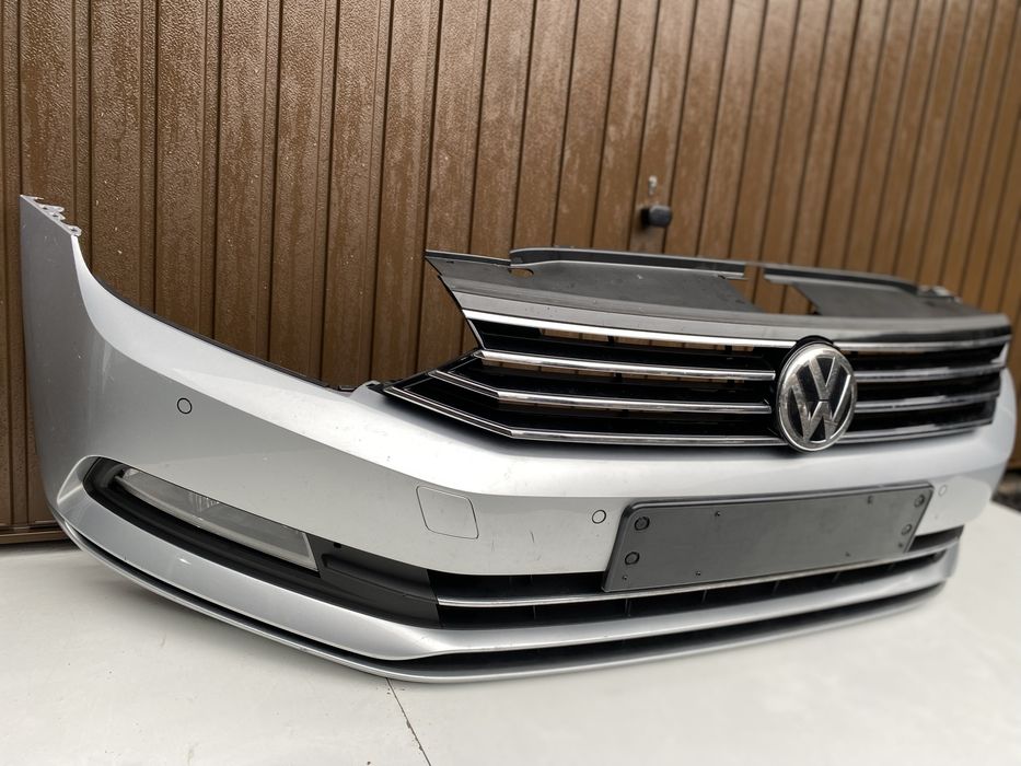 Bara fata vw Passat B8 2015-2020 cu 4 senzori• cod de culoare LA7W