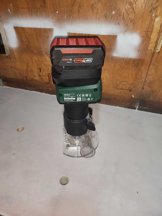 Freza Bosch AdvancedTrimRouter 18V-8 cu adaptor BAT618