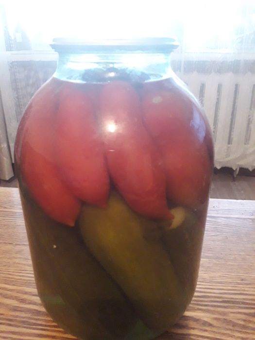 Продам соленье.Помидоры огурцы