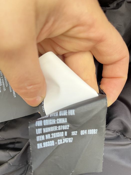 Vând geaca Prada originala cu blana naturala