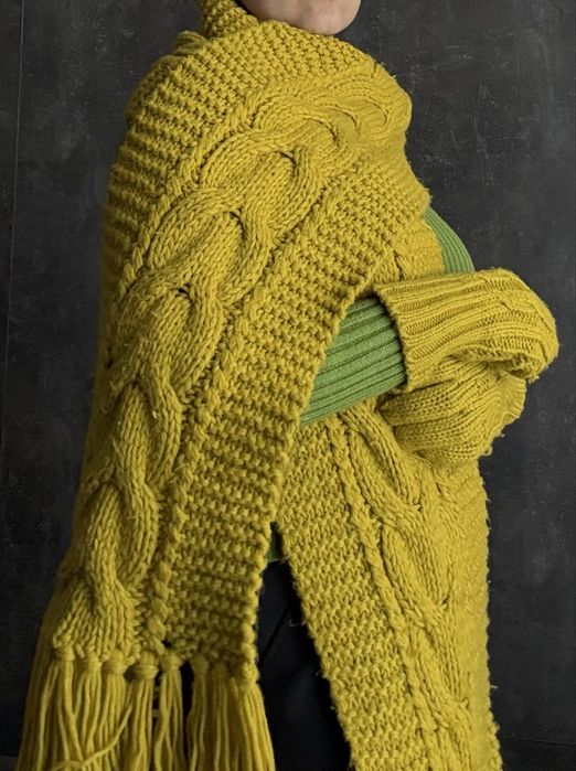 Шарф и перчатки вязаные, горчичного цвета