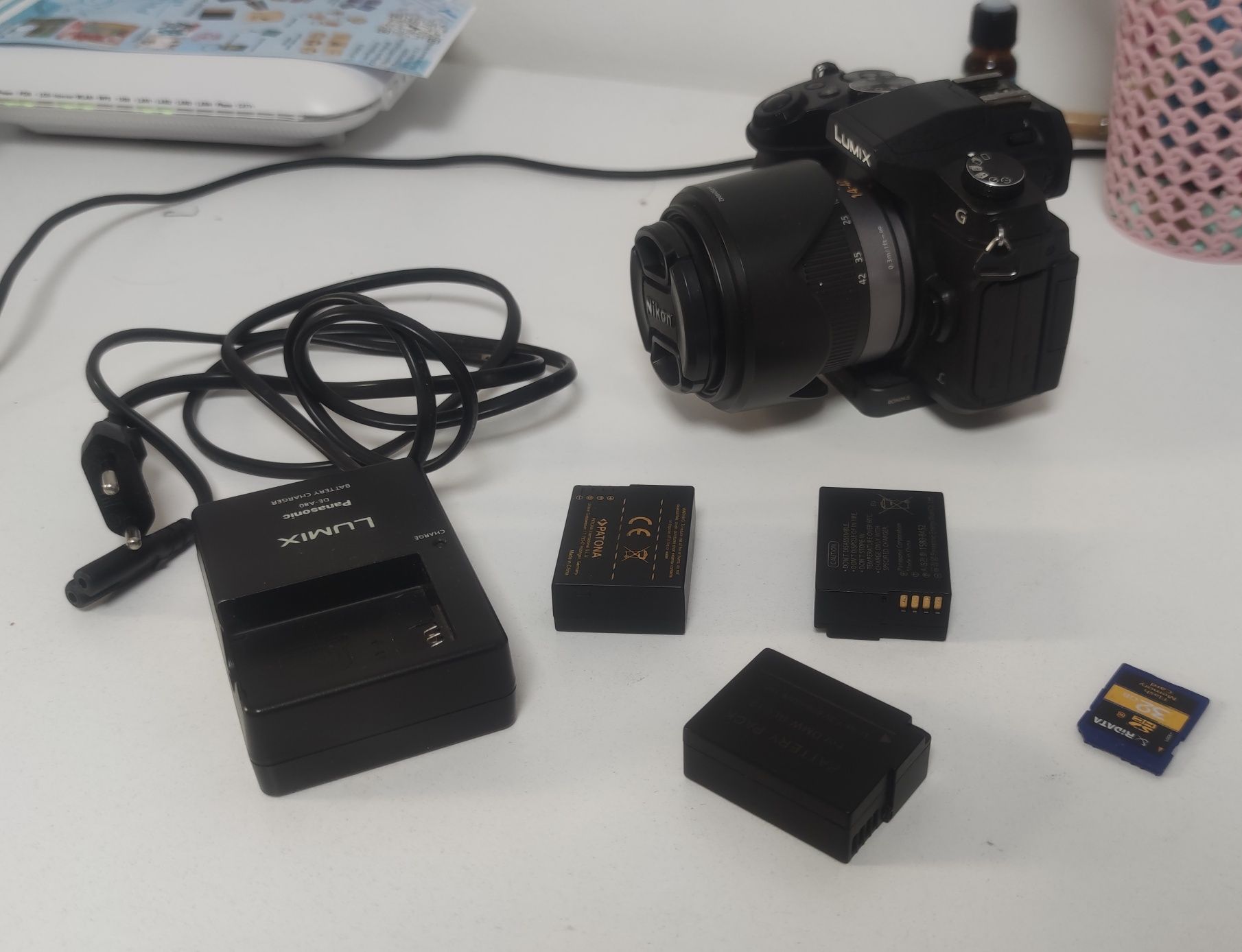 Vând/schimb: Panasonic g80- obiecte; filtru; 3 bateri; 1 card; înc