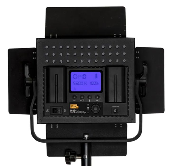 Set 2 lampi LED cu stativ si acumulatori 10.400Mha si incarcator.