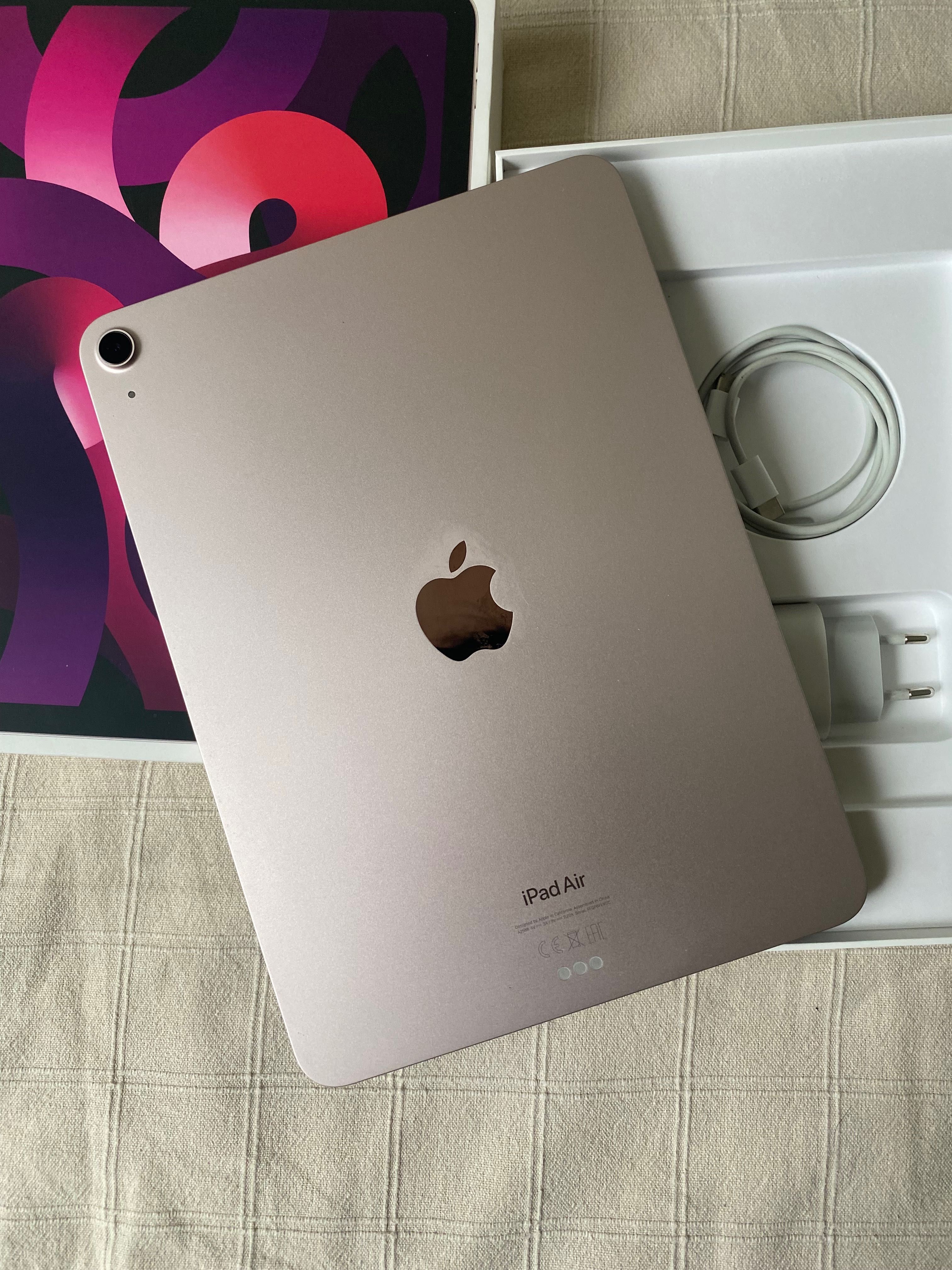 iPad Air 5 th Gen 64 GB MM9D3FD/A
