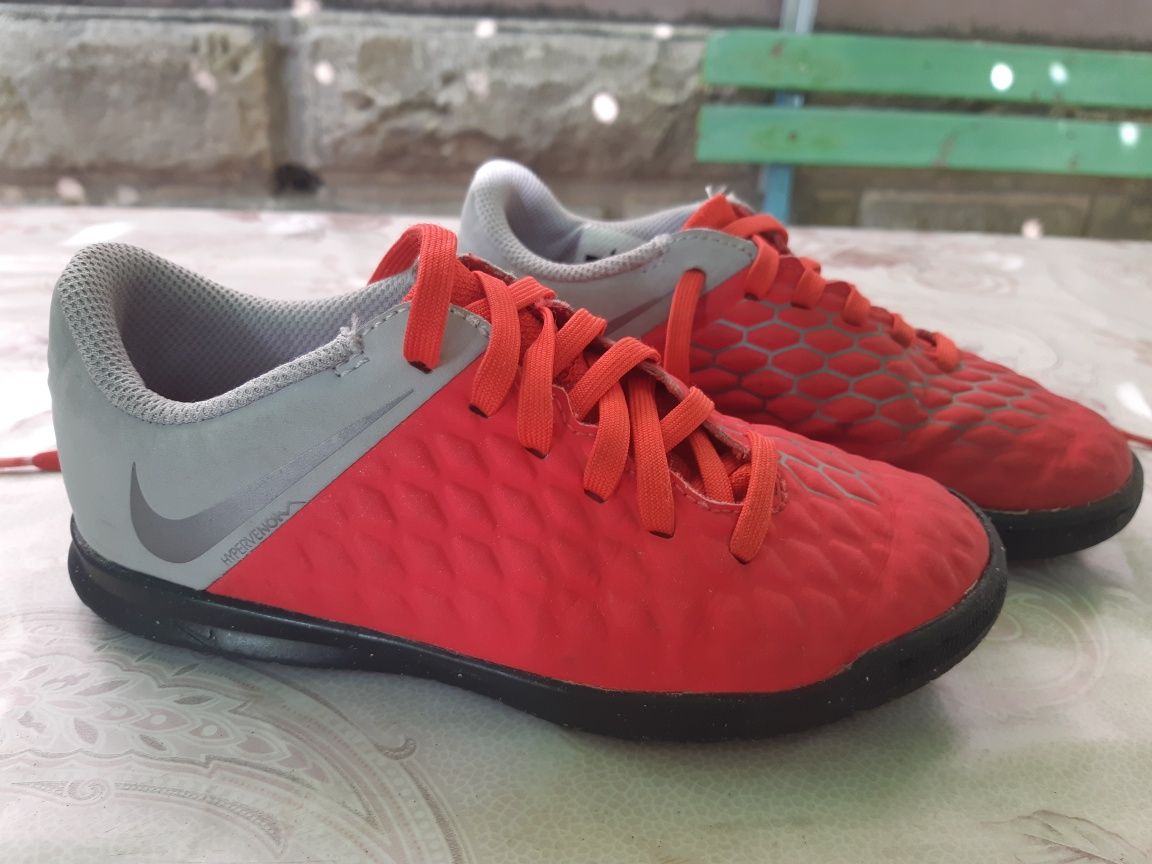 Детски футболни маратонки Nike