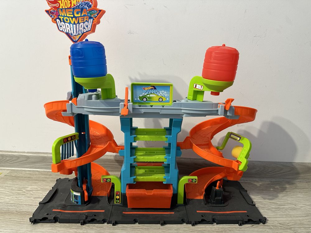 De vanzare Hot Wheels - Mega Tower Car Wash