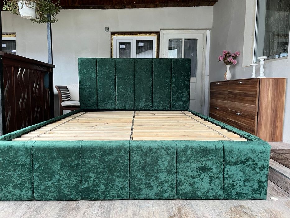 Pat tapitat verde catifea