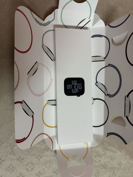 Смарт часовник Apple - Watch SE2 v2, 40mm