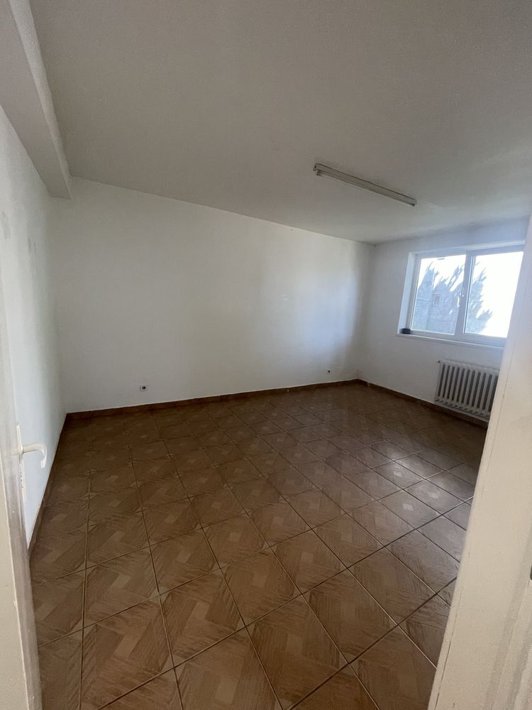 Inchiriez spatiu comercial 40 mp. URMEAZA SA FIE RENOVAT!