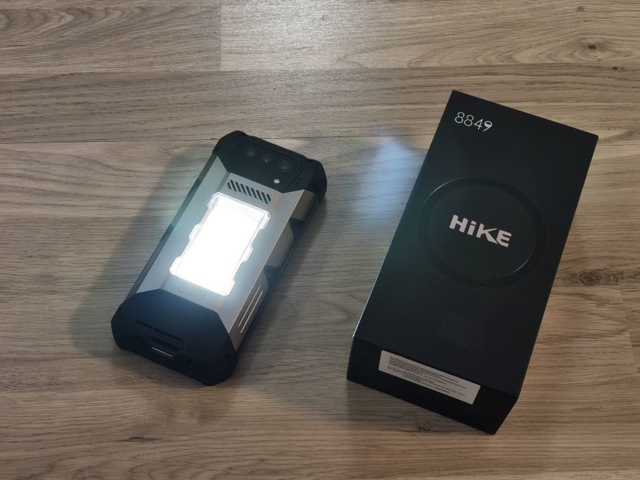 Smartphone rugged baterie 23800 mAh, lanterna 1200 Lumeni, camera IR