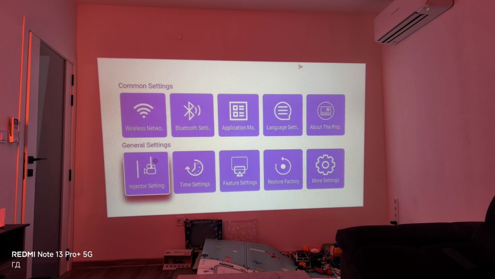 Проектор с андоид за домашно кино изживяване