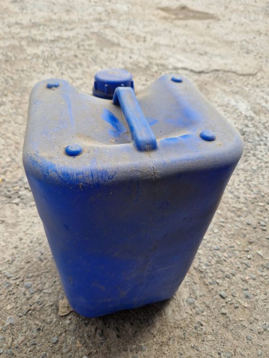 Канистра пластиковая 25 л, б/у