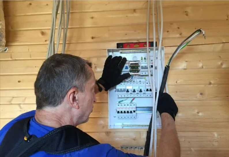 Электрик со стажем 15 лет, работы любой сложности замена розетки