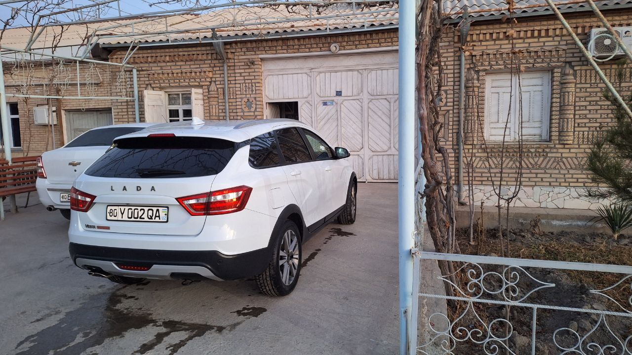 Lada vesta sw cross