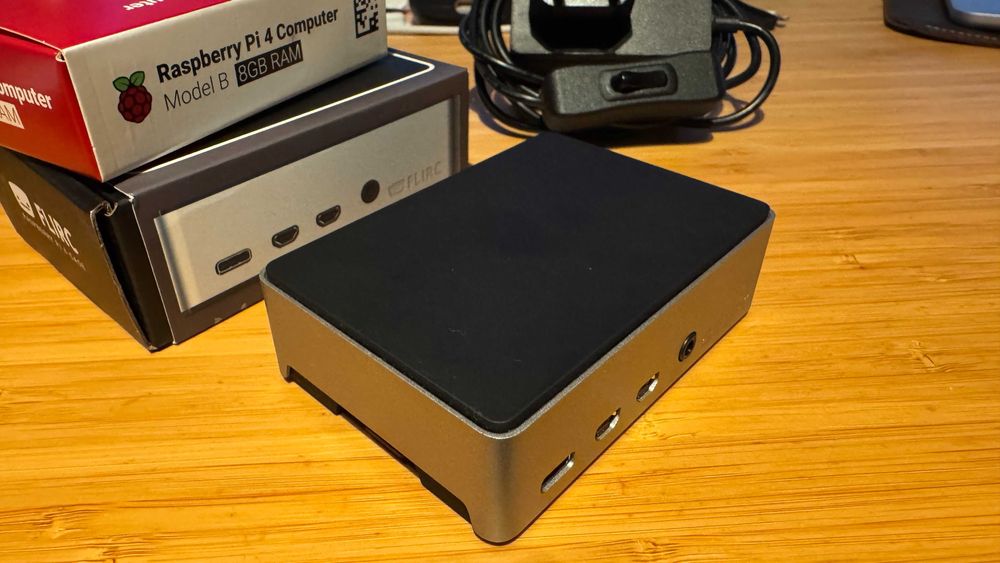 Raspberry Pi 4 Model B 8GB RAM + FLIRC case