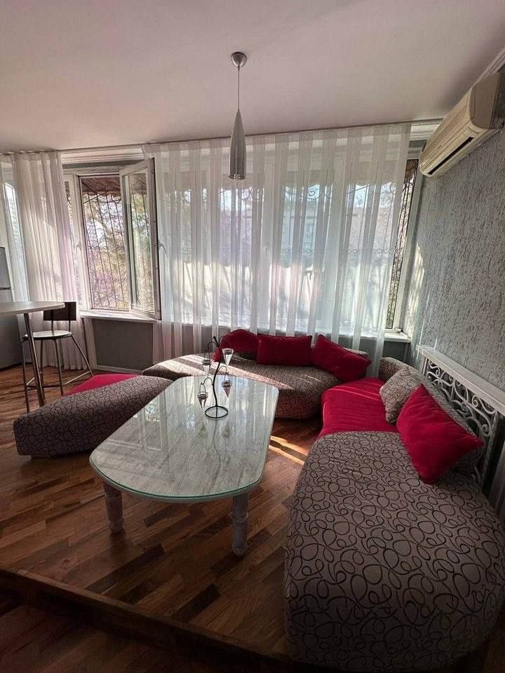 Kvartira продается 3/3/5 на Садык Азимова