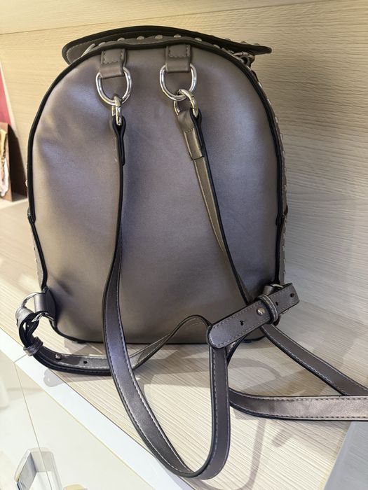 Дамска сива раница