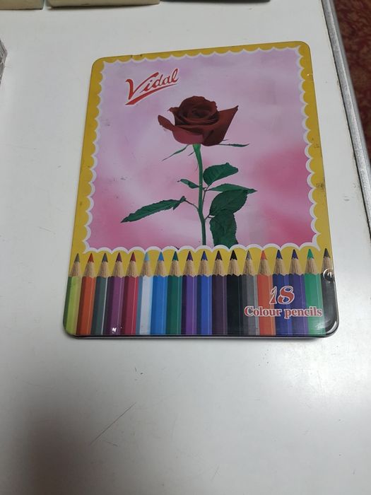 Карандаши цветные в мет.упаковке