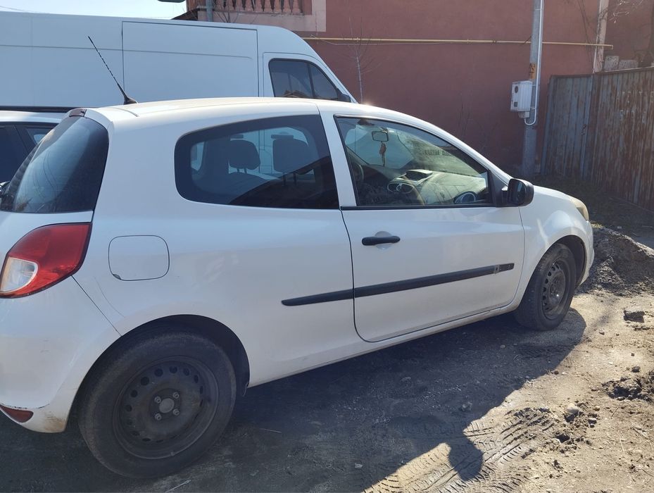 Vand masina renault an 2011