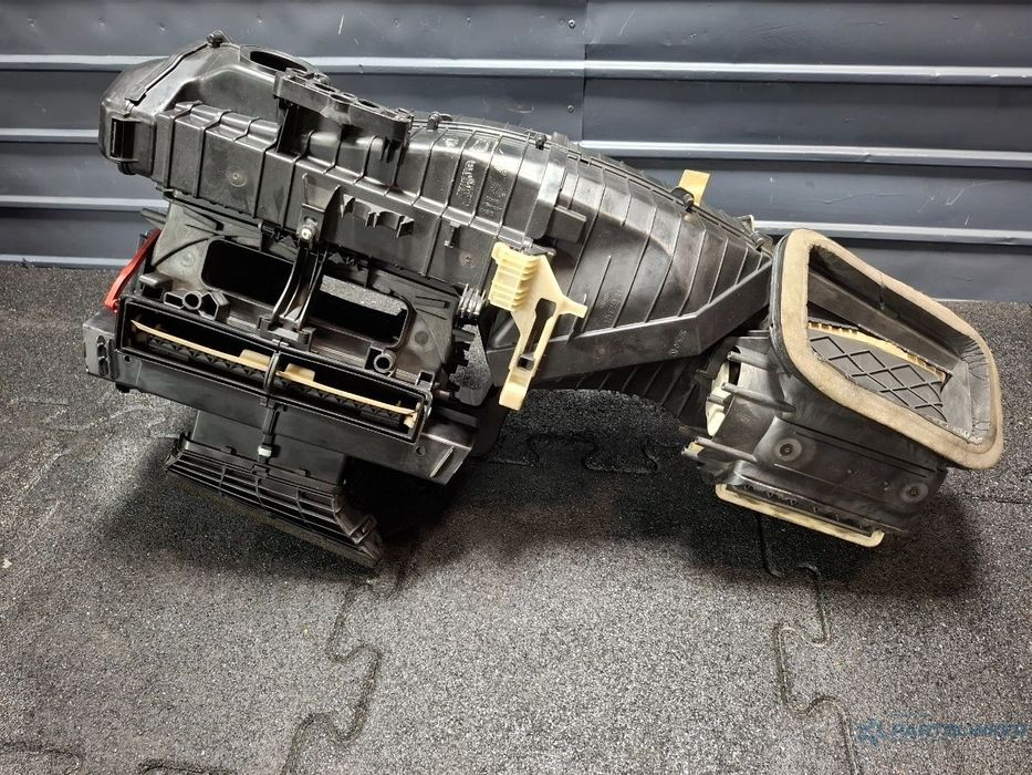 Carcasa ansamblu aeroterma goala AUDI A4 IV Avant 8K5, B8 2007 - 2015 TDI CAGA, CJCA, CMEA, CMFA 8K1820005AE