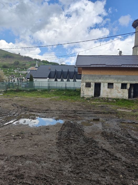 Clădire de vanzare