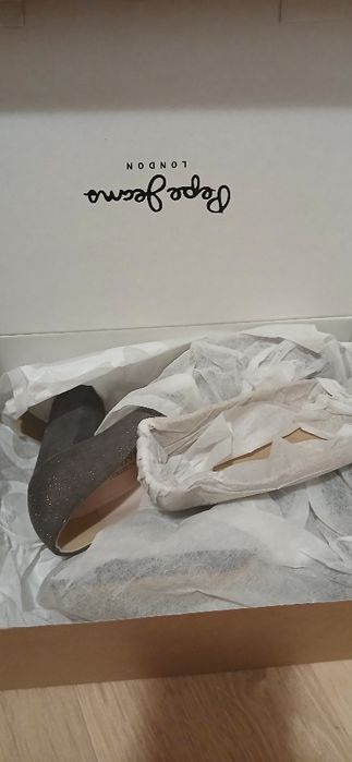 Pantofi de piele noi