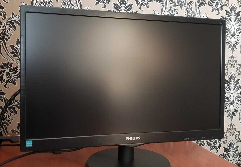 Монитор Philips в хорошем состоянии!